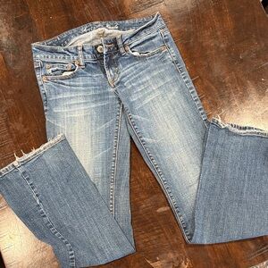 American Eagle Outfitters Light Blue Cropped Jeans